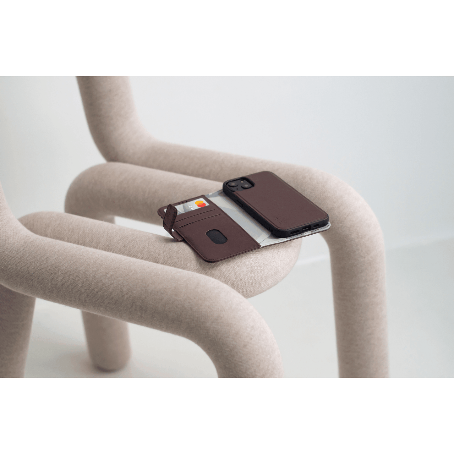 Decoded - iPhone 13 Leder Wallet Detachable Serie - Braun - Pazzar.ch