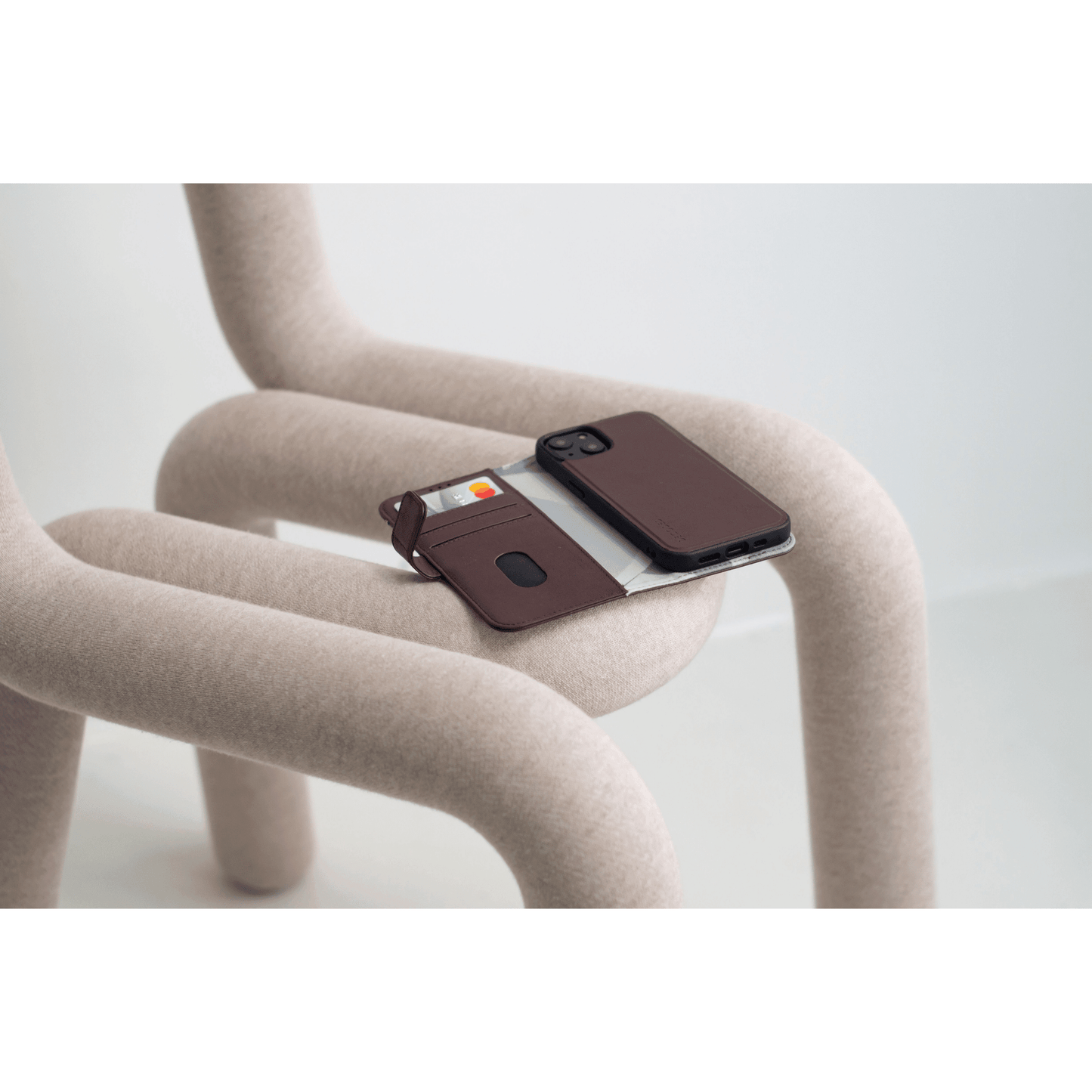 Decoded - iPhone 13 Pro Leder Wallet Detachable Serie - Braun - Pazzar.ch